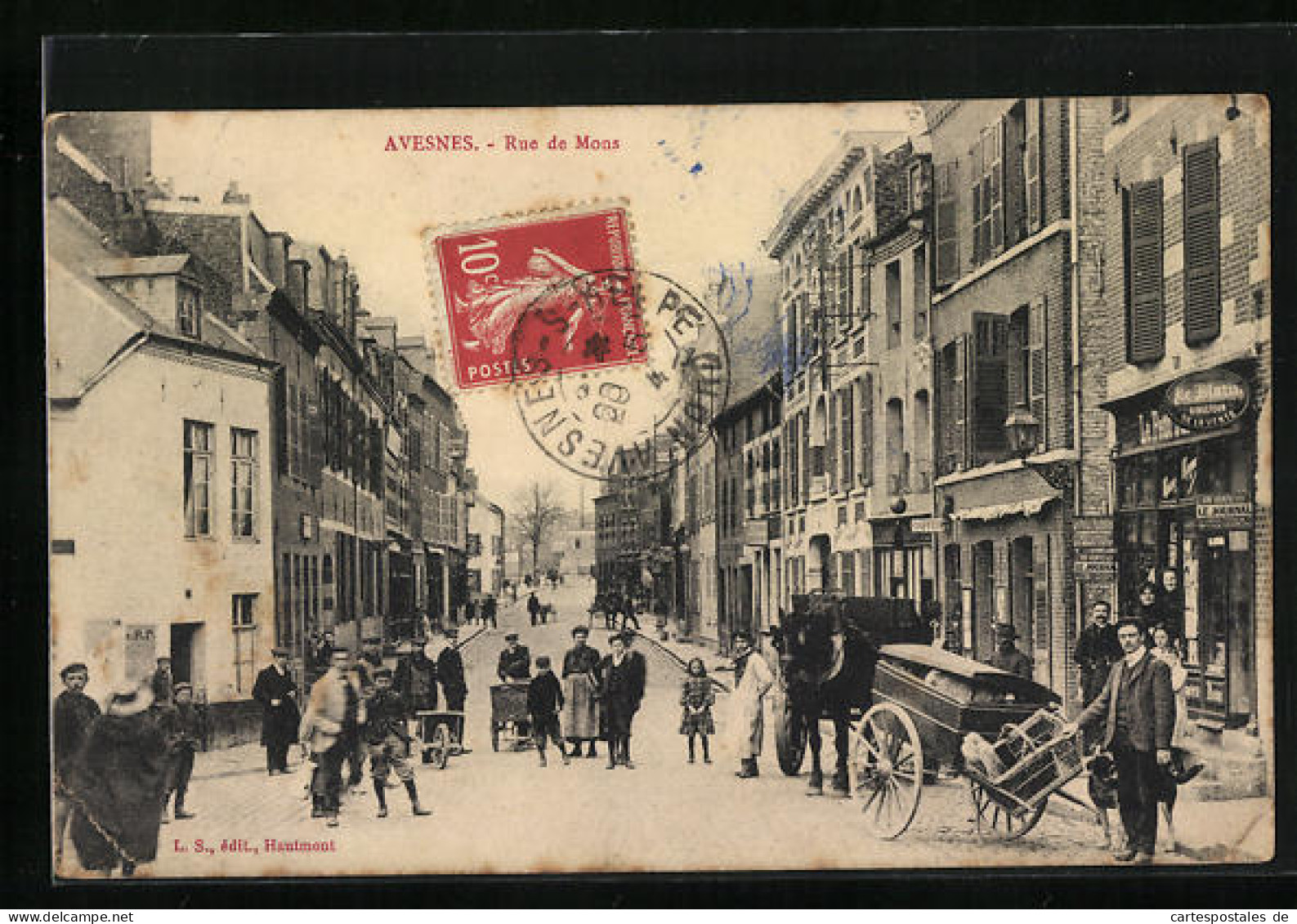 CPA Avesnes, Rue De Mons  - Autres & Non Classés