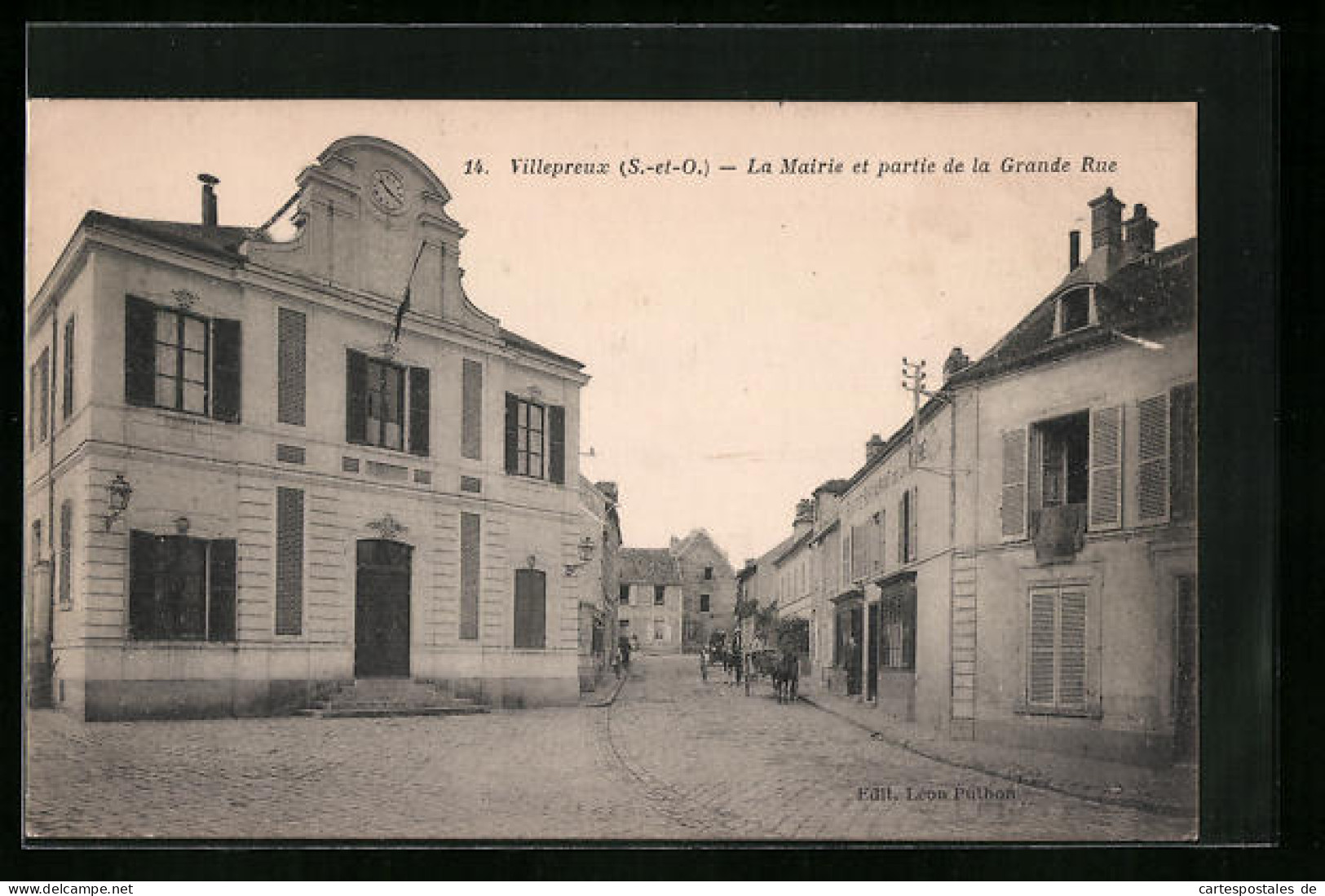 CPA Villepreux, La Mairie Et Partie De La Grande Rue  - Villepreux