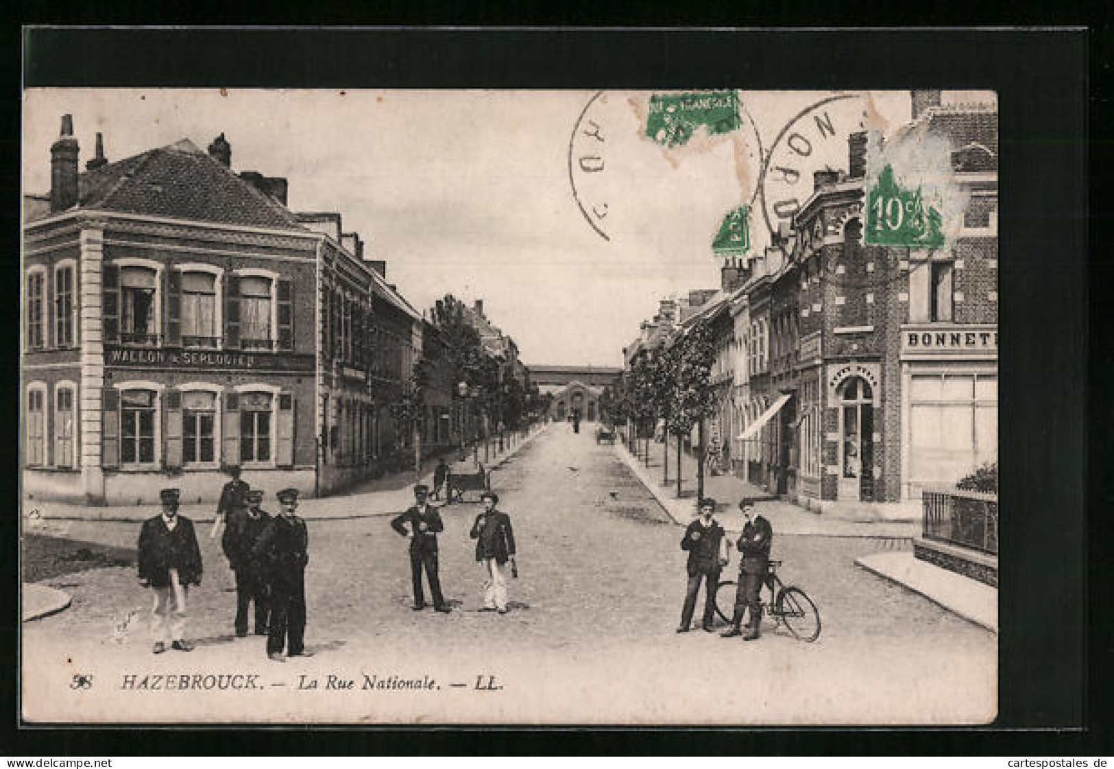 CPA Hazebrouck, La Rue Nationale, Vue De La Rue  - Hazebrouck