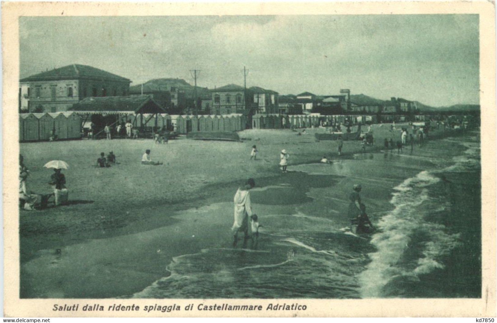 Saluti Dalla Ridente Spiaggia Di Castellammare Adriatico - Andere & Zonder Classificatie