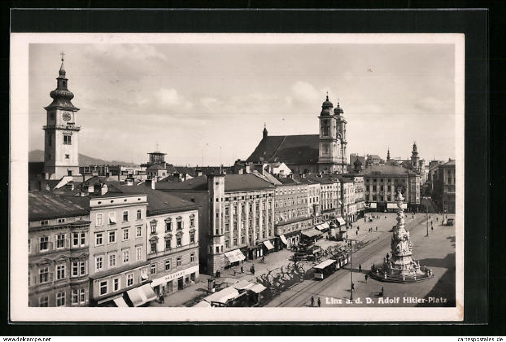 AK Linz A. D. D., Platz Mit Geschäften Und Denkmal, Strassenbahn  - Strassenbahnen