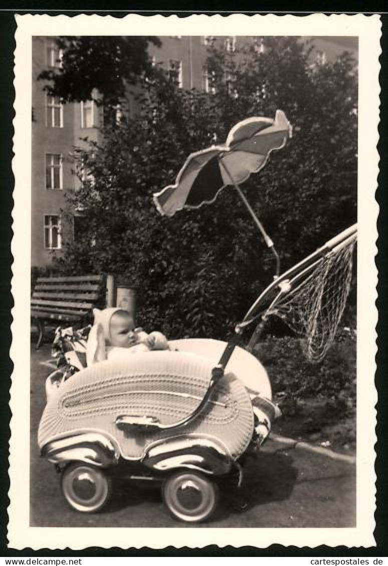 Fotografie Baby Im Kinderwagen Mit Sonnenschirm  - Other & Unclassified
