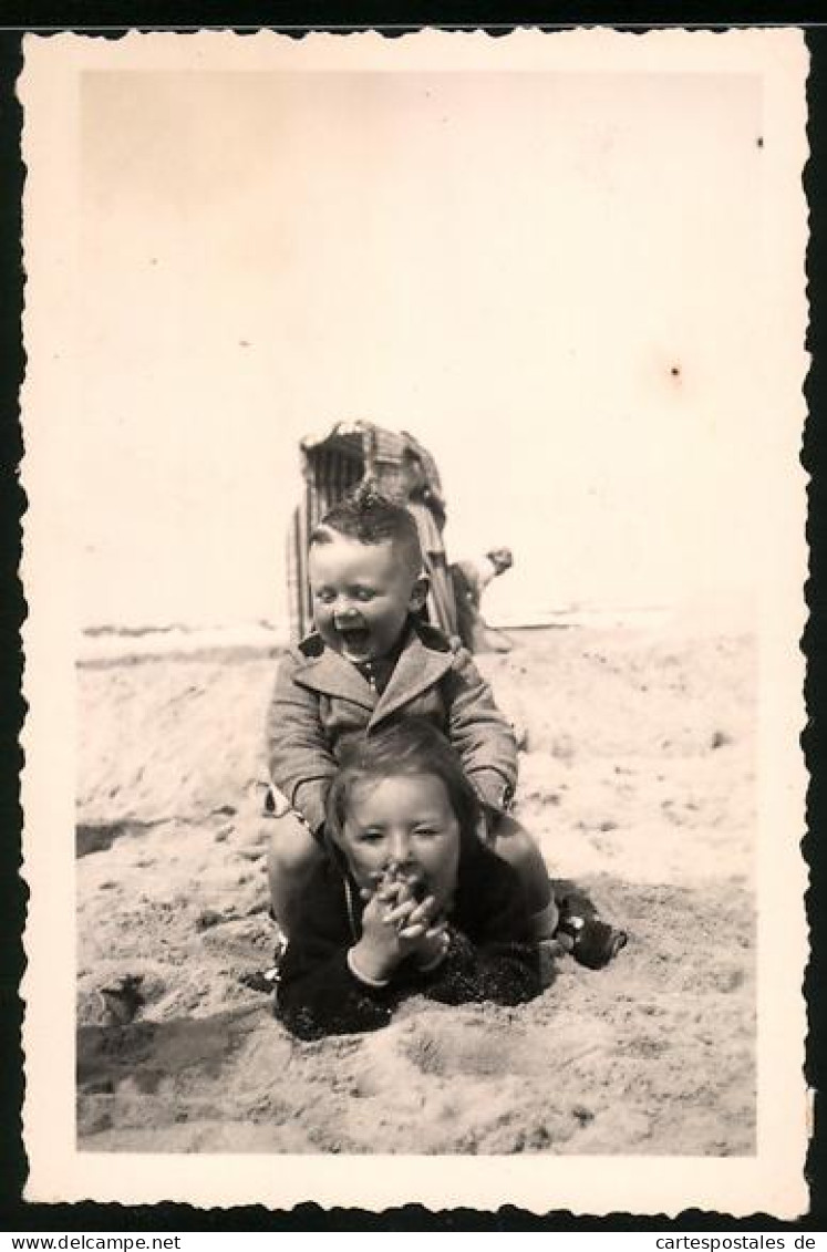 Fotografie Glückliche Kinder Spielen Am Strand  - Other & Unclassified