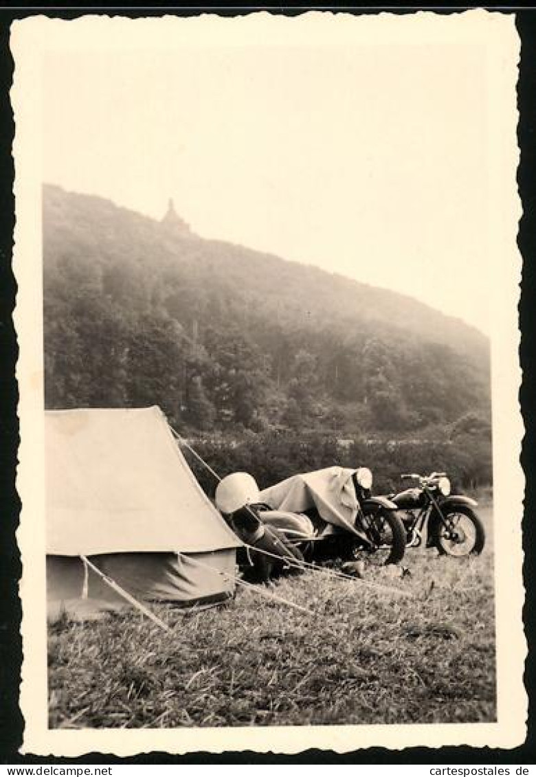 Fotografie Motorrad, Krad Mit Steib Seitenwagen Neben Einem Zelt  - Cars