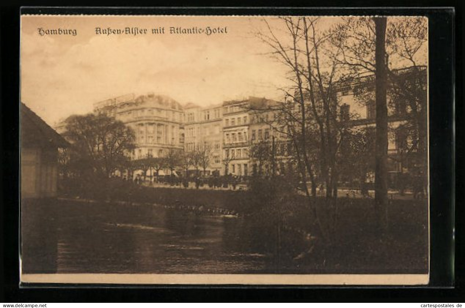 AK Hamburg, Aussen-Alster Mit Atlantic-Hotel  - Mitte