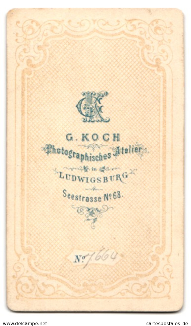 Fotografie G. Koch, Ludwigsburg, Seestr. 68, Junge Dame Im Modischen Kleid  - Anonyme Personen