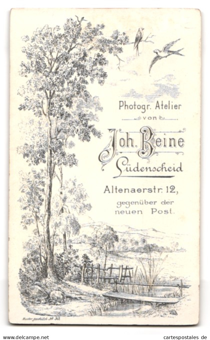 Fotografie Joh. Beine, Lüdenscheid, Altenaerstr. 12, Kind Im Kleid Mit Spitzenkragen  - Persone Anonimi