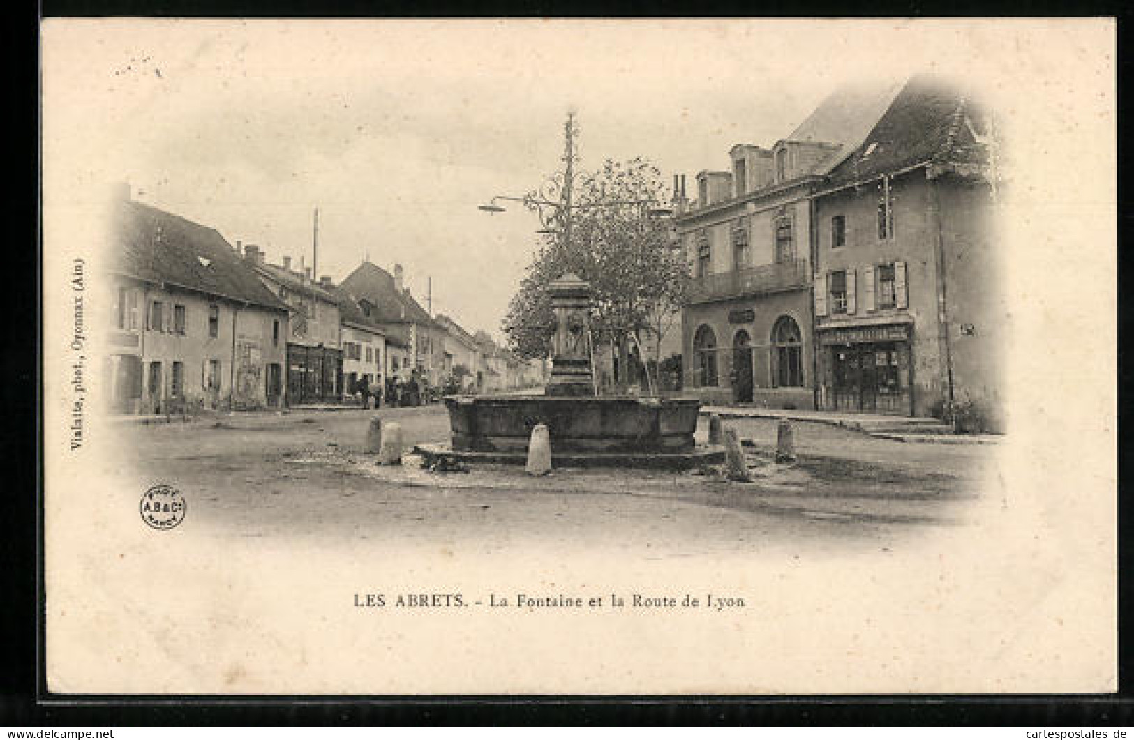 CPA Les Abrets, La Fontaine Et La Route De Lyon  - Les Abrets