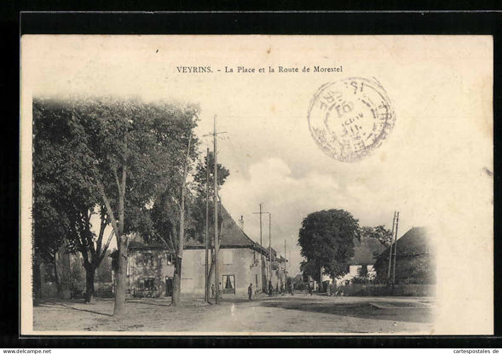 CPA Veyrins, La Place Et La Route De Morestel  - Morestel