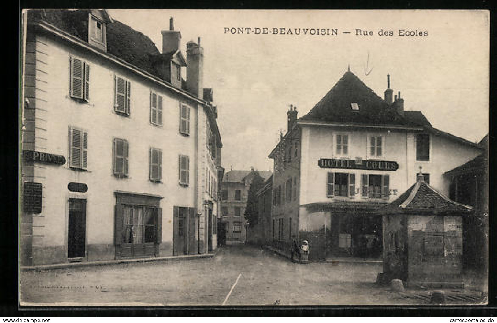 CPA Pont-de-Beauvoisin, Rue Des Ecoles, Hotel Cours  - Other & Unclassified