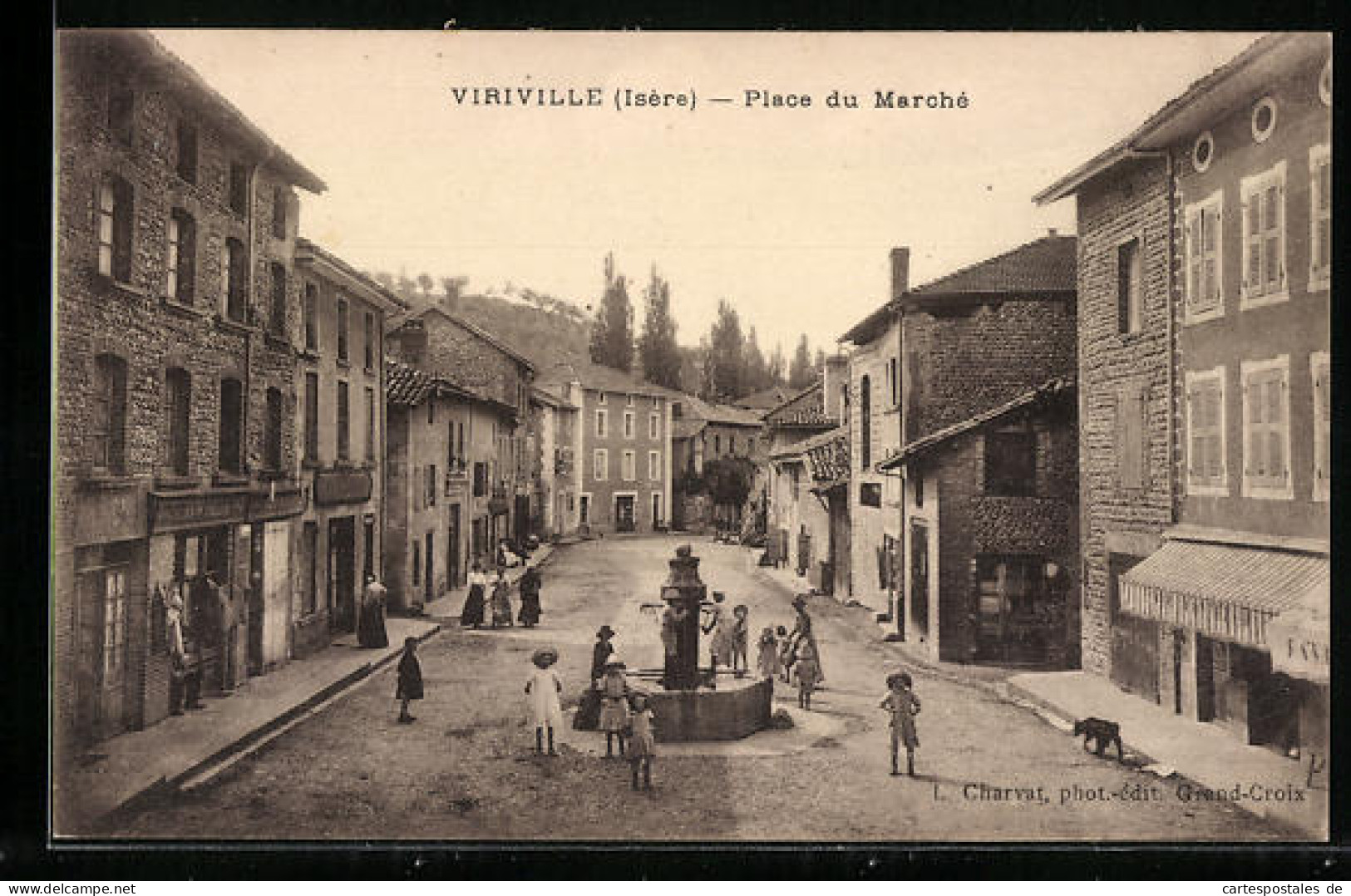 CPA Viriville, Place Du Marche  - Viriville