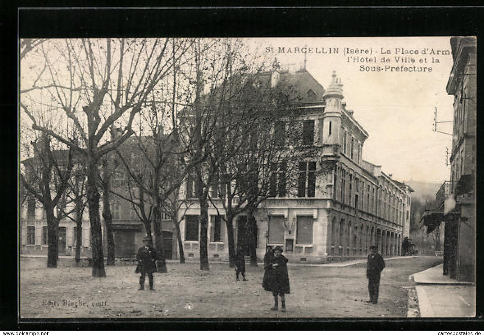 CPA St-Marcellin, La Place D`Armes, L`Hôtel De Ville Et La Sous-Préfecture  - Saint-Marcellin