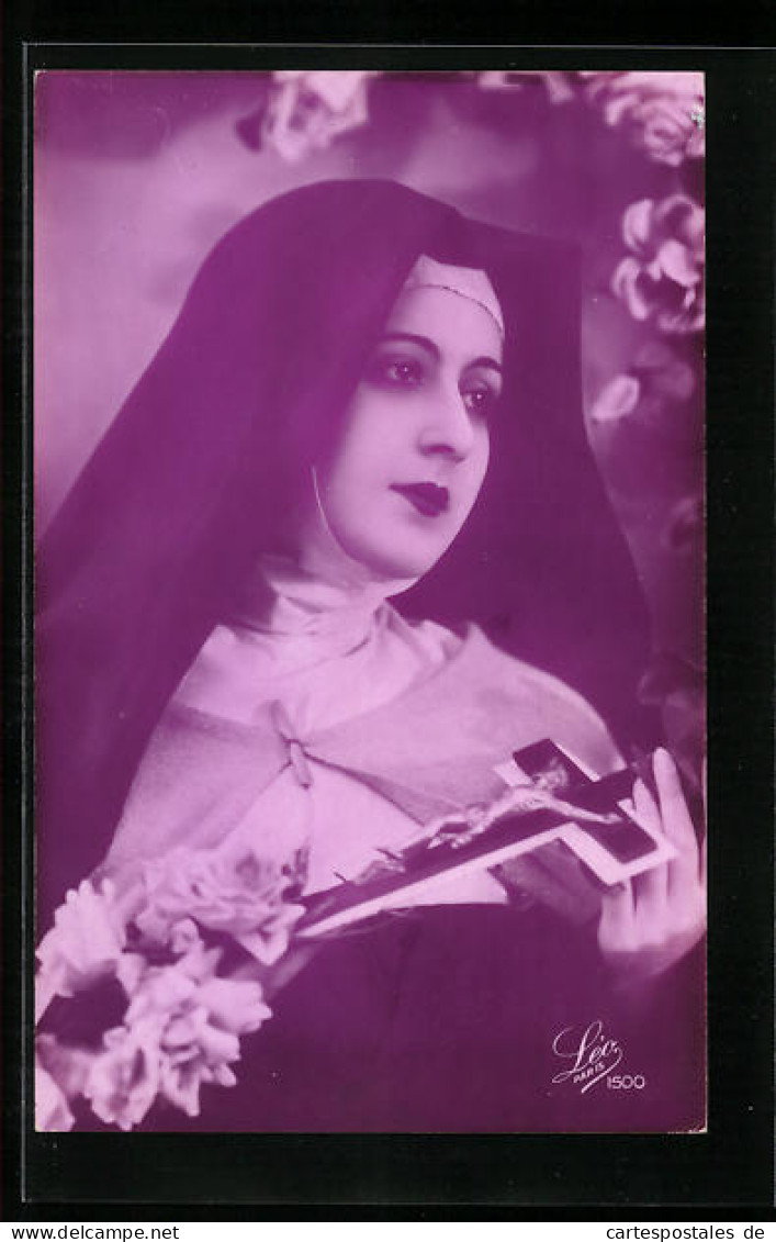 Foto-AK Leo, Paris Nr. 1500: Nonne Mit Jesus Am Kreuz  - Photographie
