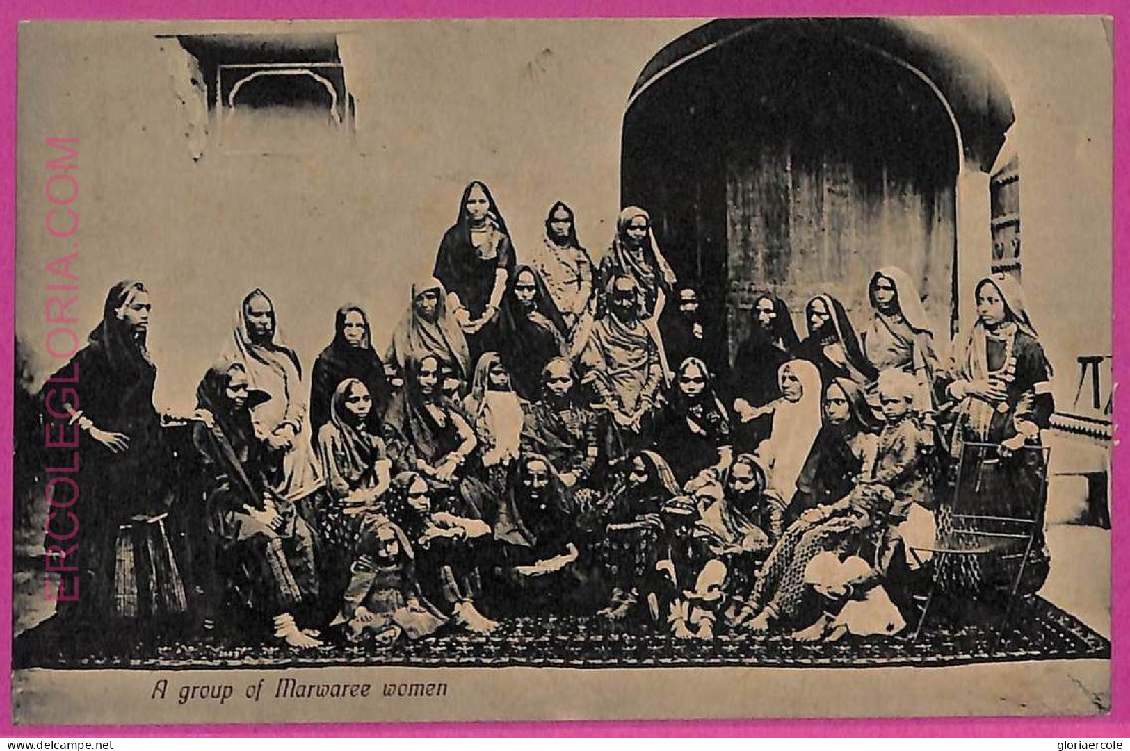 Ag3760  - INDIA - VINTAGE POSTCARD  - A Group Marwaree Women - India