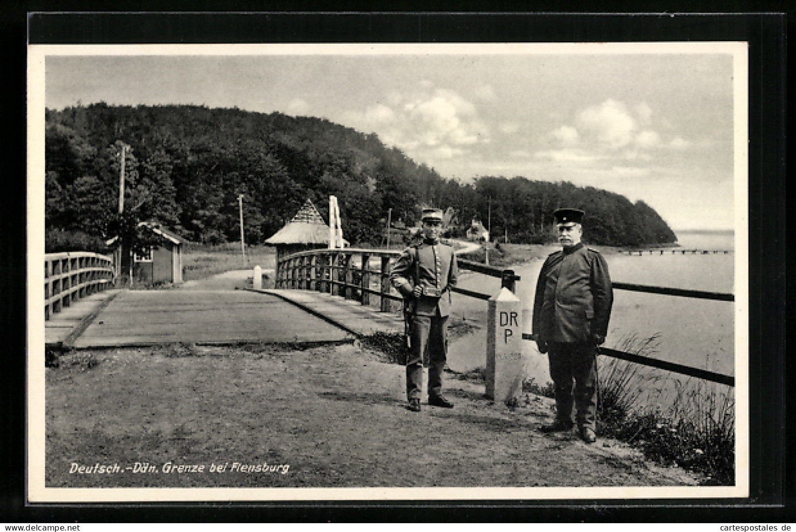 AK Flensburg, Soldaten Am Grenzstein Der Deutsch-Dänischen Grenze  - Dogana