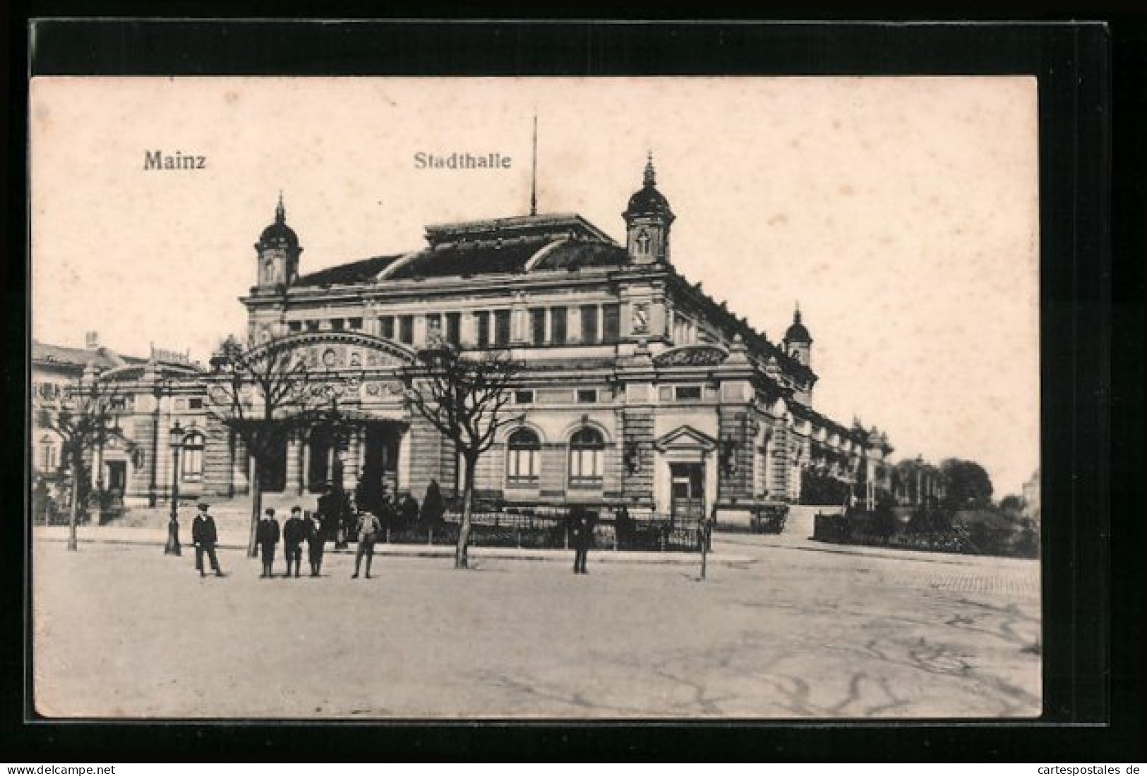 AK Mainz, Passanten Vor Der Stadthalle  - Mainz