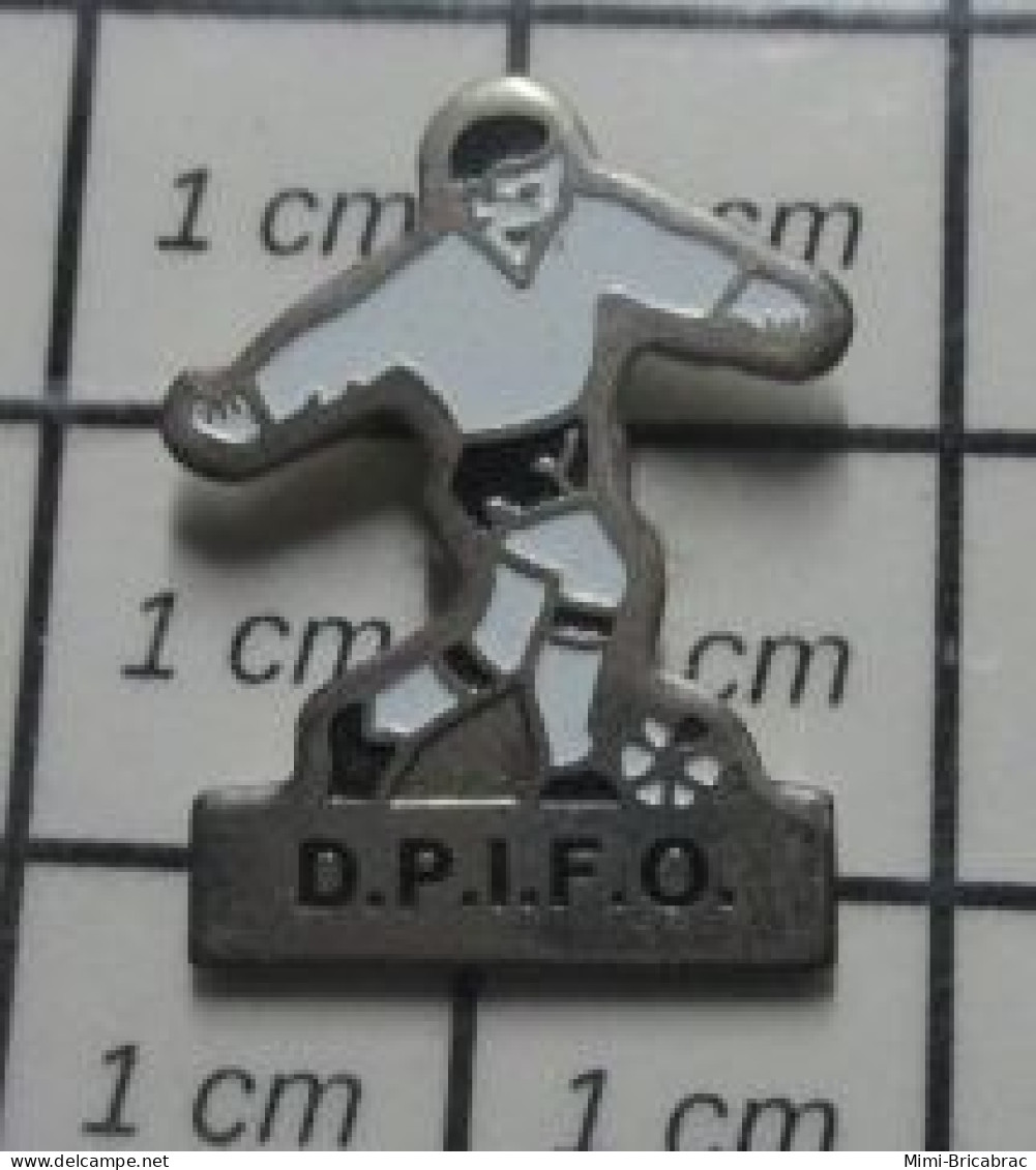 1315B  Pin's Pins / Beau Et Rare / SPORTS / FOOTBALL CLUB DPIFO - Fútbol