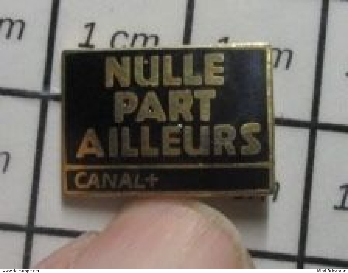 316B Pin's Pins / Beau Et Rare / MEDIAS / EMISSION DE TELE CANAL + NULLE PART AILLEURS - Medios De Comunicación