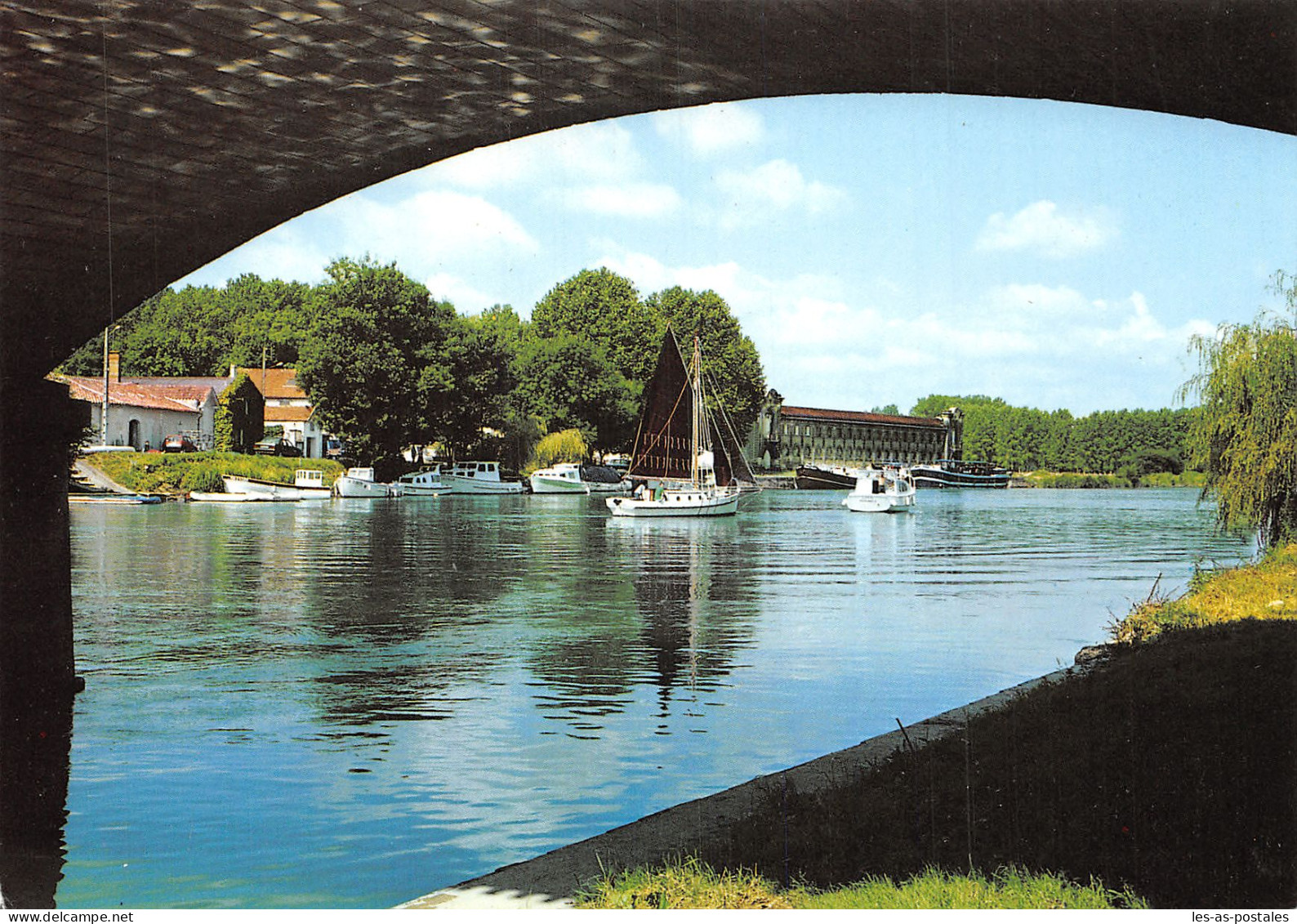 16 JARNAC VIEUX VOILIER - Jarnac