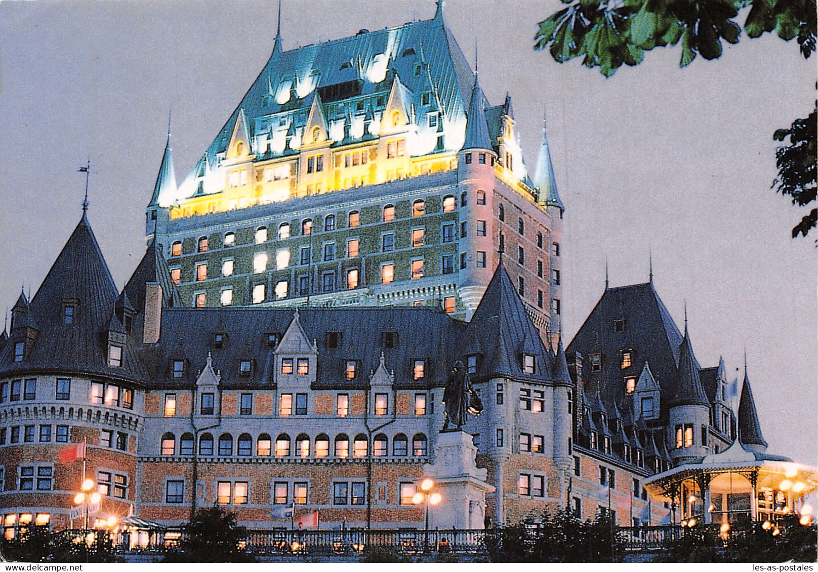 CANADA QUEBEC CHATEAU FONTENAC - Modern Cards