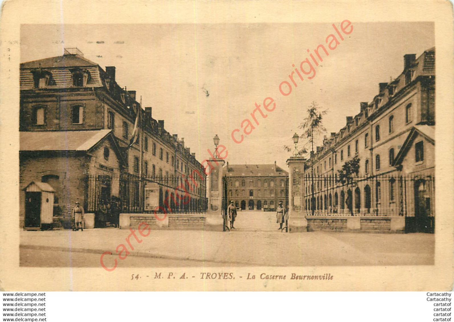 10.  TROYES .  La Caserne Beurnonville . - Troyes