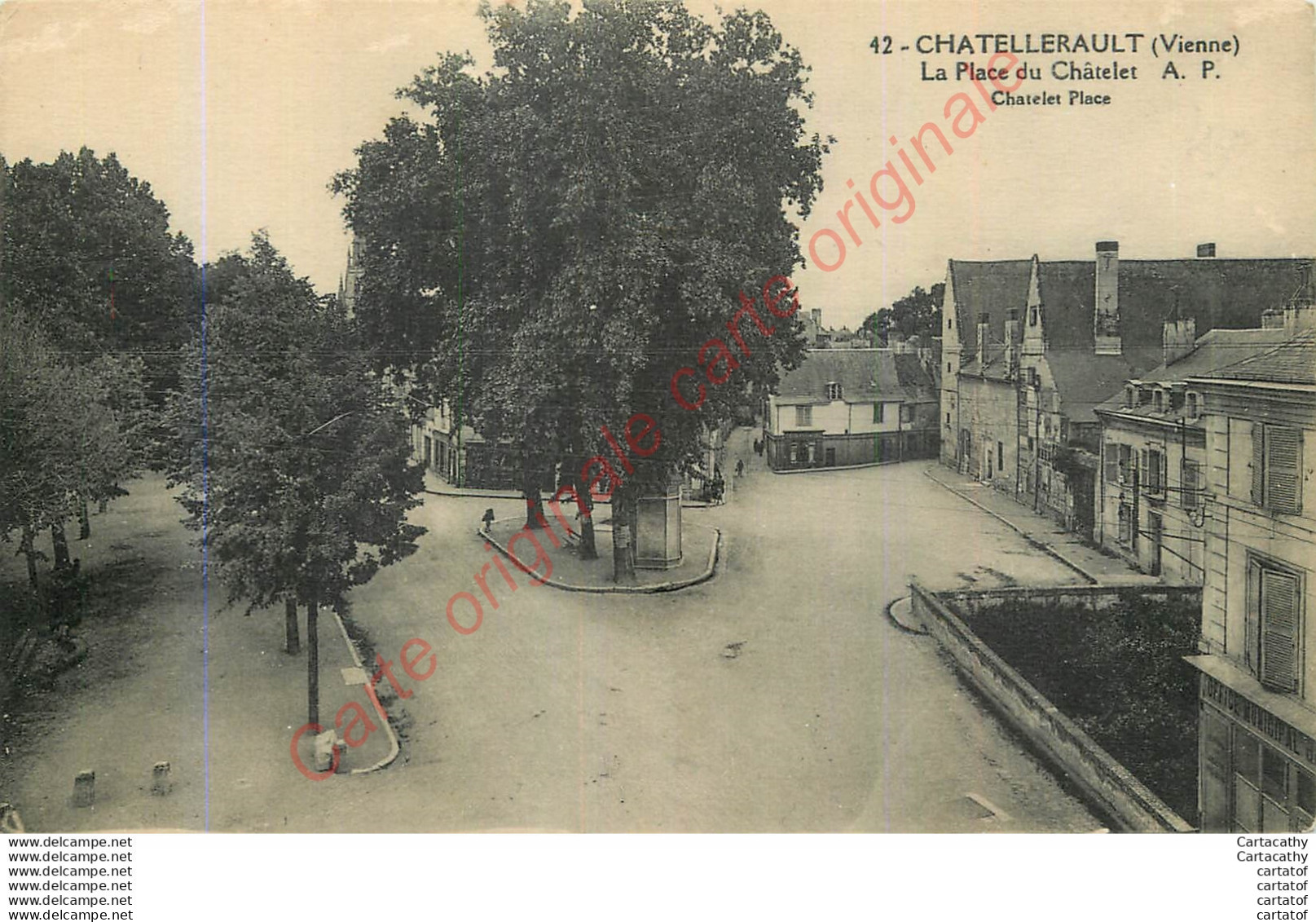 86.  CHATELLERAULT .  La Place Du Châtelet . - Chatellerault