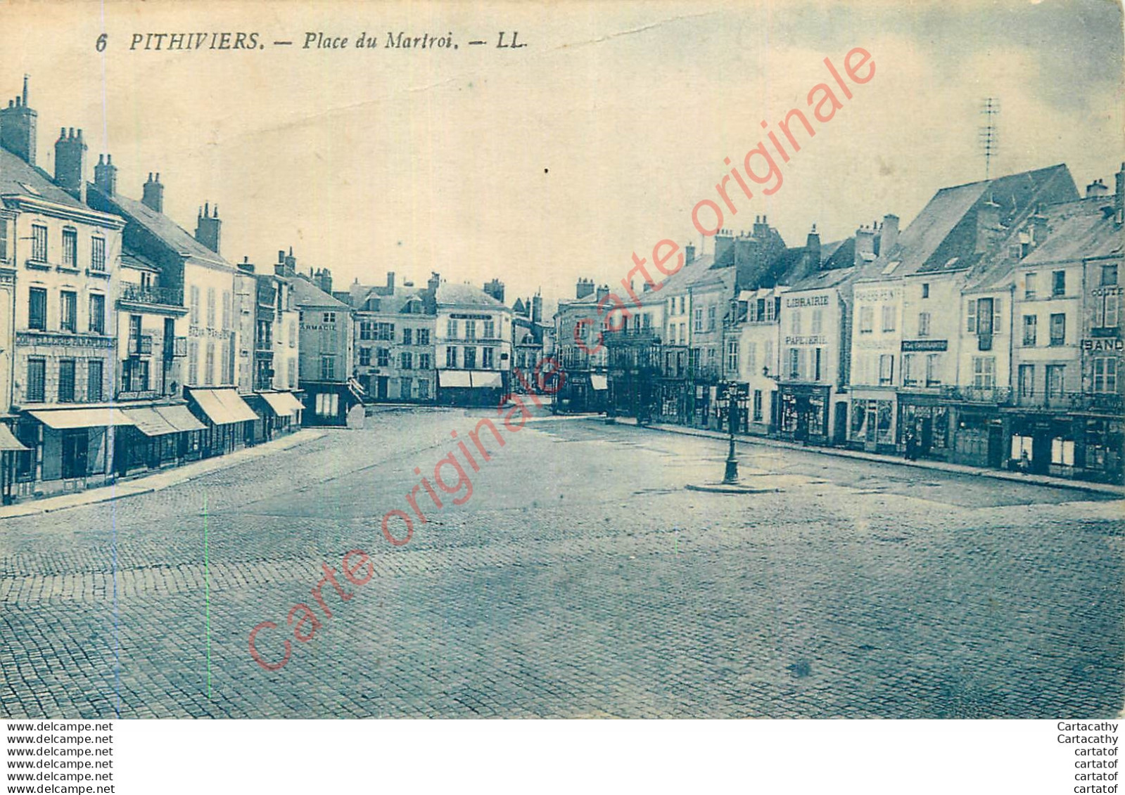 45.  PITHIVIERS .  Place Du Martroi . - Pithiviers