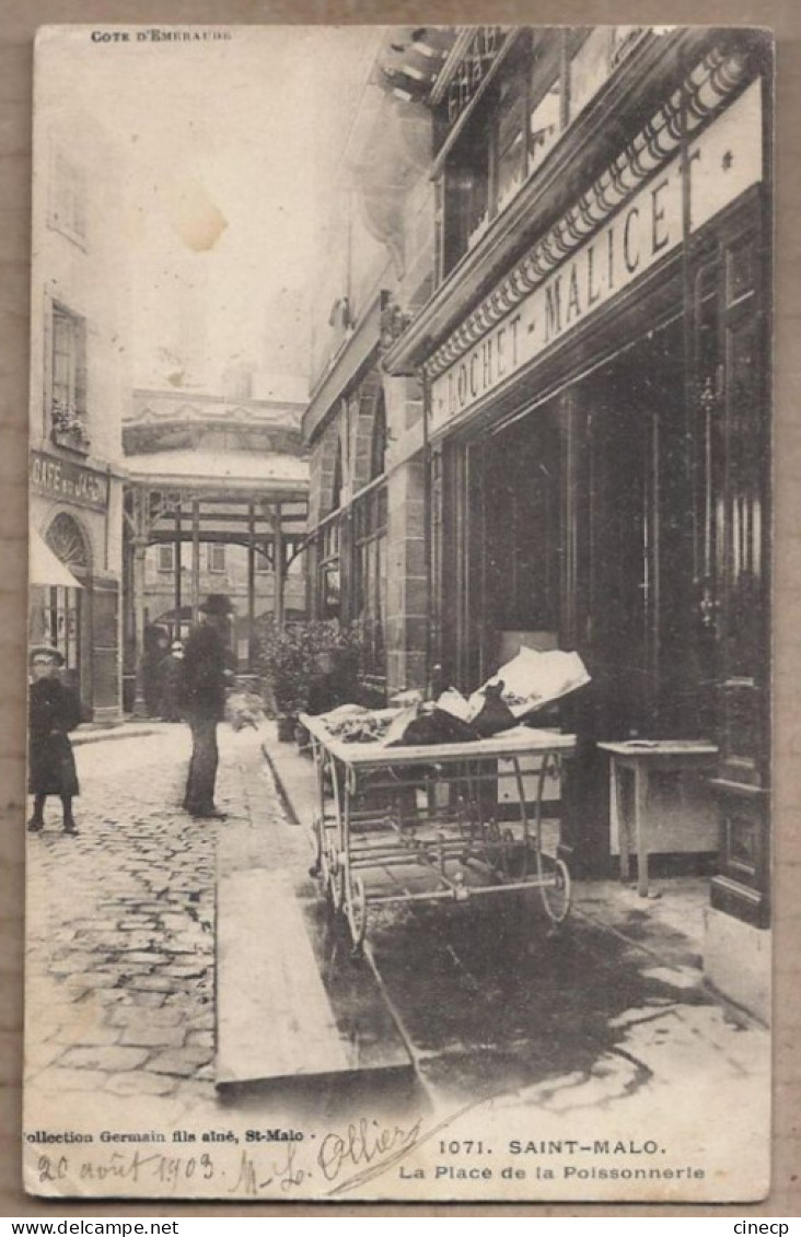 CPA 35 - SAINT MALO - La Place De La Poissonnerie - ANIMATION Café Du JARDIN + Vitrine MAGASIN MALICET 1903 - Saint Malo