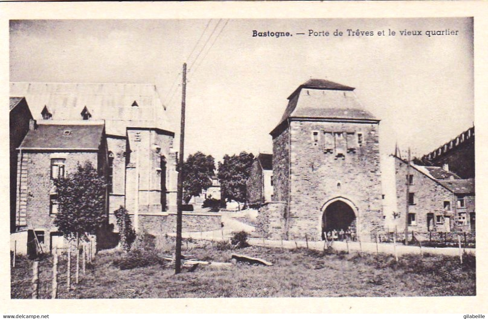 BASTOGNE - Porte De Treves Et Le Vieux Quartier - Bastenaken