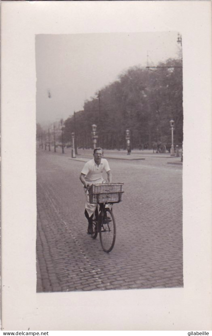 Cyclisme - Carte Photo -  Belgique - Souvenir De Bruxelles - Livraison A Velo - Cycling