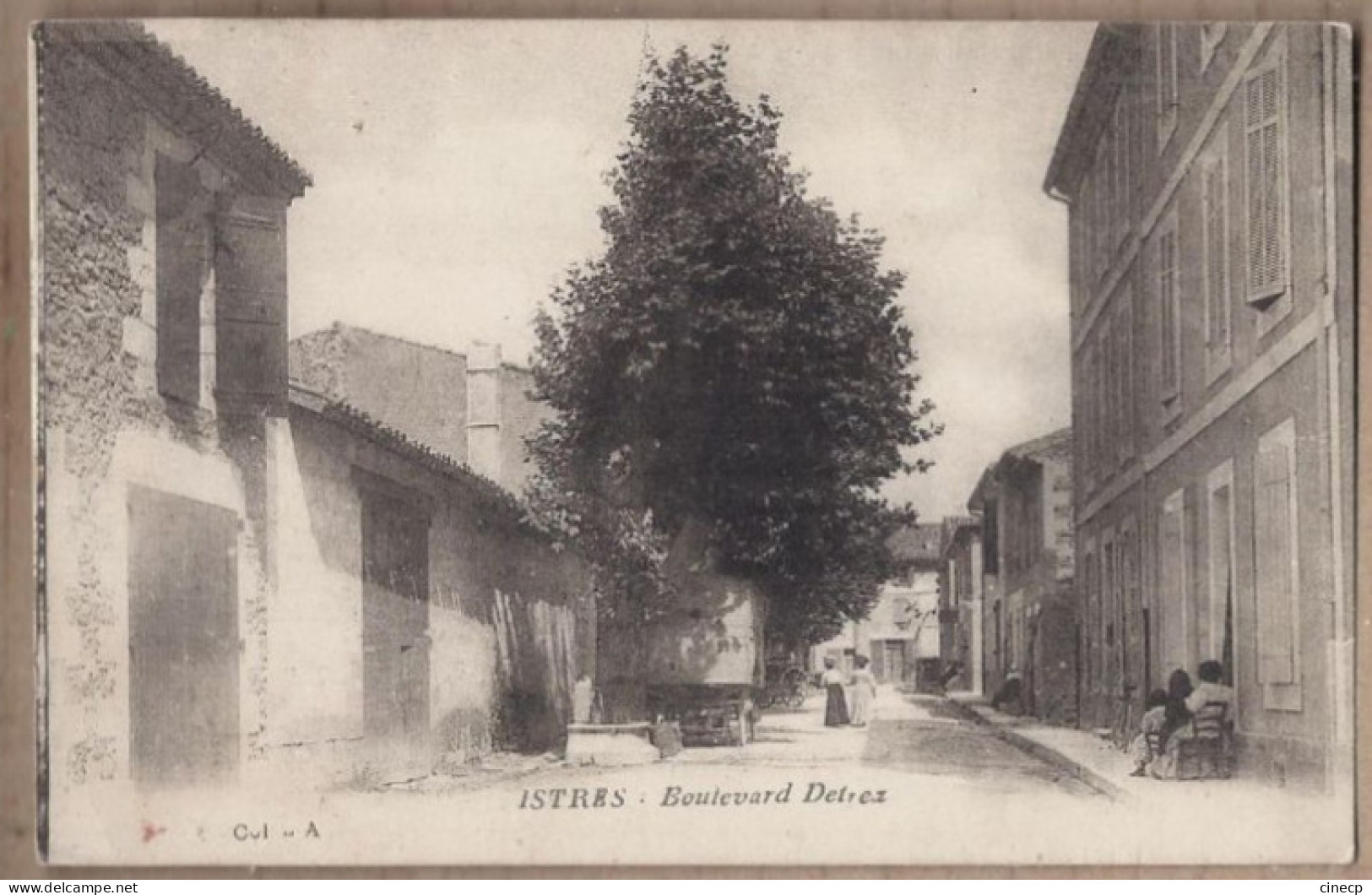 CPA 13 - ISTRES - Boulevard Detrez - TB PLAN Rue CENTRE VILLE ANIMATION Fontaine - Istres