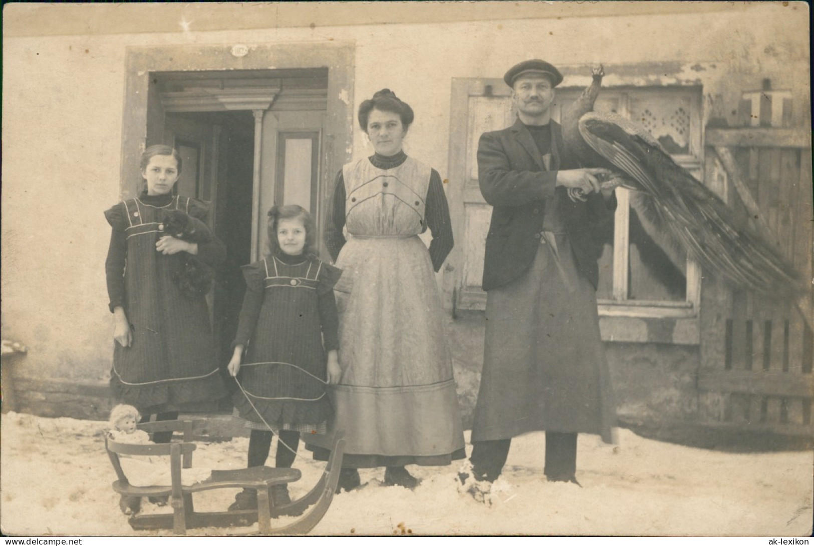 Ansichtskarte  Familien Gruppenfoto Kinder Mit Schlitten Vater Mit Fasan 1915 - Unclassified