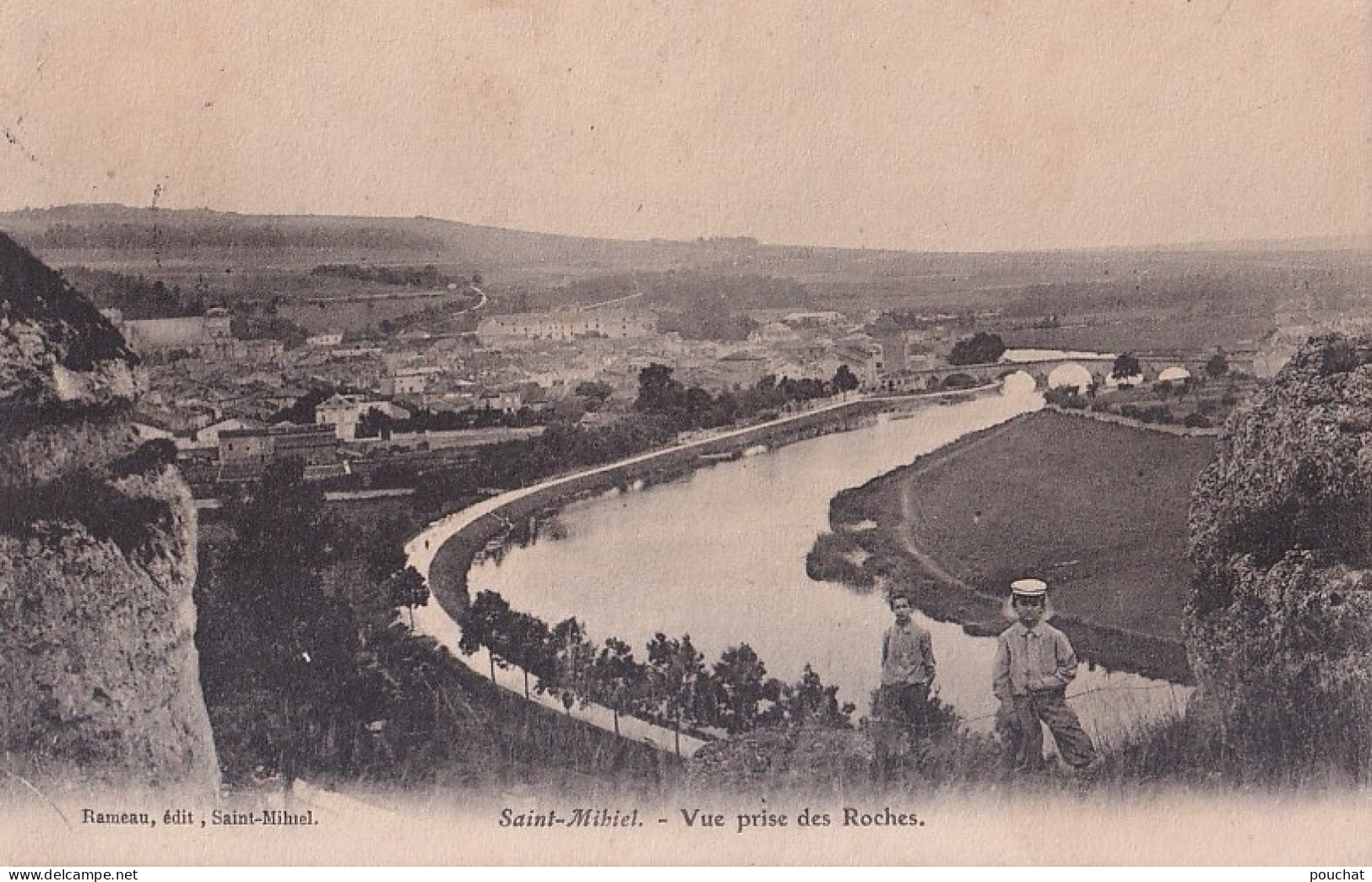 C9-55) SAINT MIHIEL -  VUE PRISE DES ROCHES  - ANIMEE - EN  1906 - ( 2 SCANS ) - Saint Mihiel