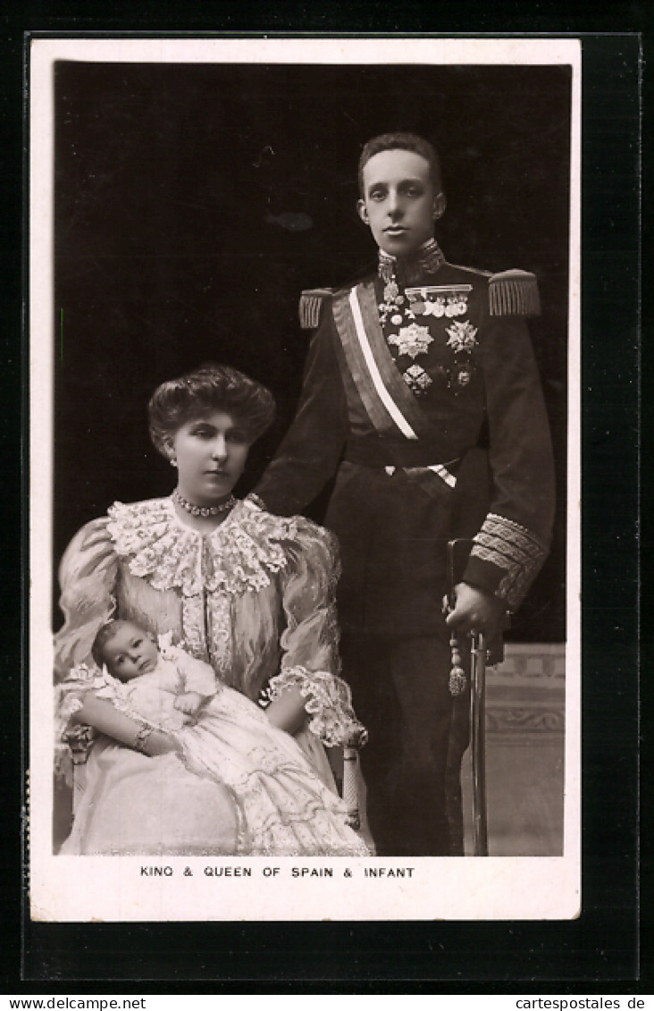 Postal King And Queen Of Spain With Infant  - Koninklijke Families