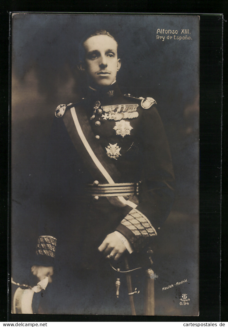 Postal König Alfons XIII. Von Spanien In Ordengeschmückter Uniform  - Royal Families
