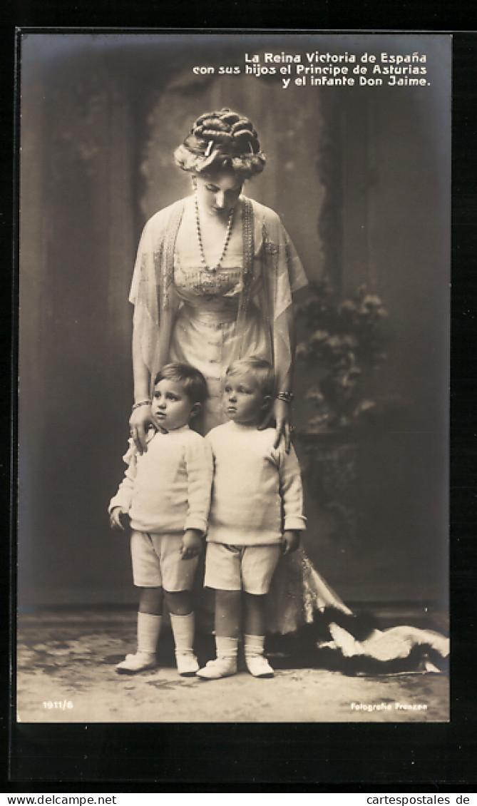 Postal La Reine Victoria De Espana Con Sus Hijos El Principe De Asturias Y El Infante Don Jaime  - Familles Royales