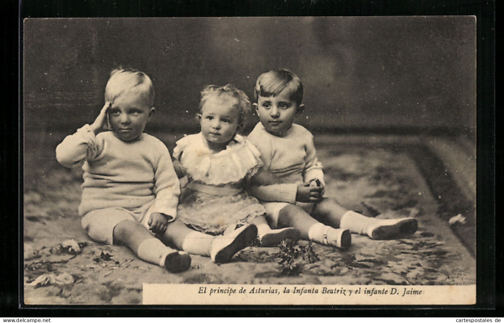 Postal El Principe De Asturias, La Infanta Beatriz Y El Infante D. Jaime, Kinder Aus Dem Königshaus Von Spanien Beim   - Königshäuser