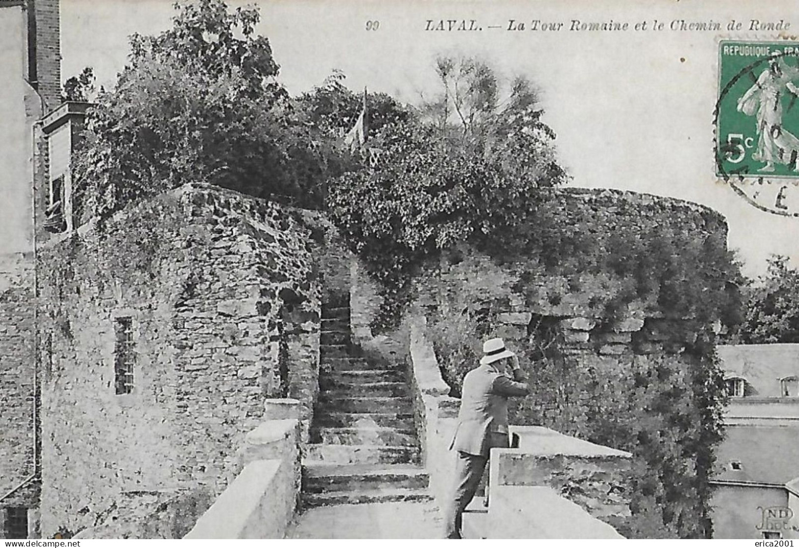 Laval. La Tour Romaine Et Le Chemin De Ronde. - Laval