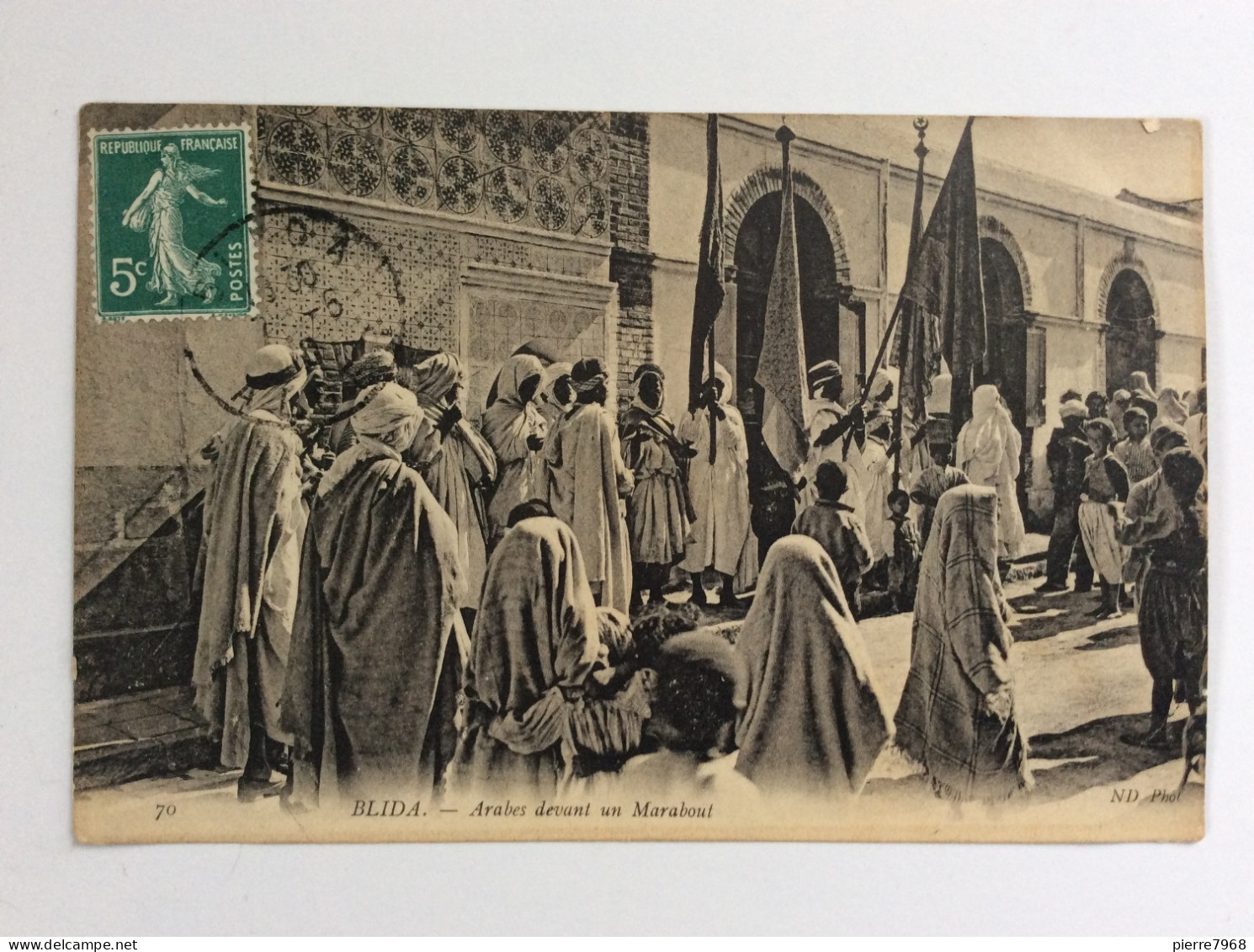 Blida : Arabes Devant Un Marabout - ND Phot. - Circulée 1910 - Scenes