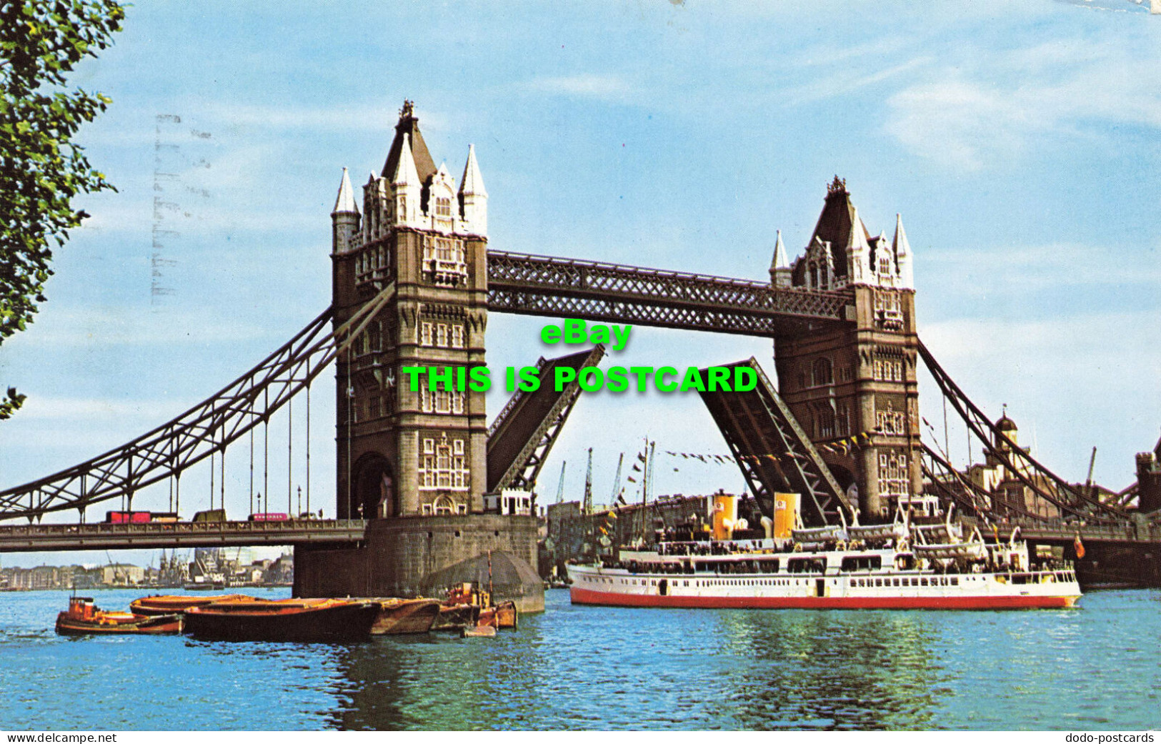 R569222 Tower Bridge. London. Natural Colour Series. Photographic Greeting Card. - Autres & Non Classés