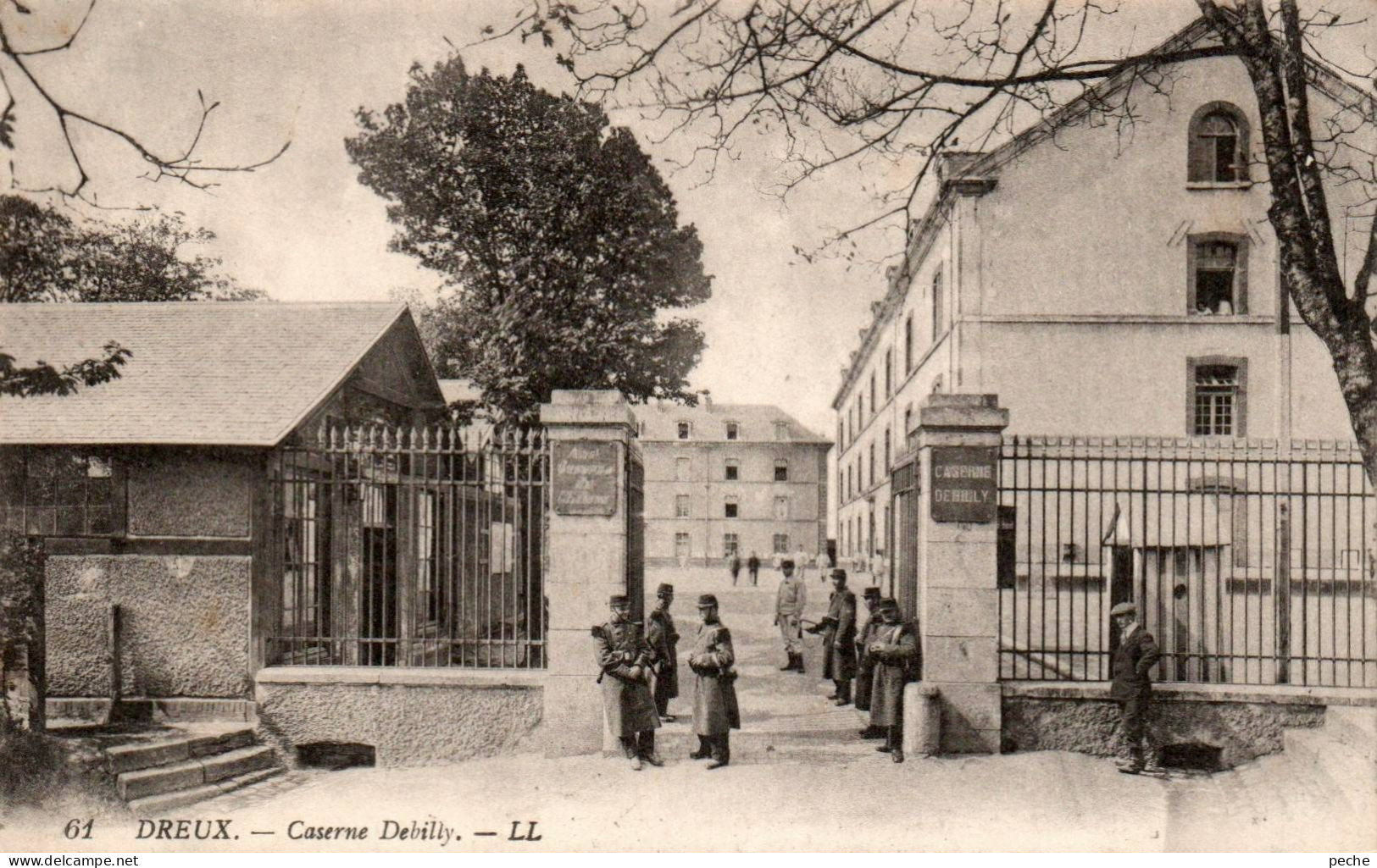N°1504 W -cpa Dreux -caserne Debilly- - Kasernen