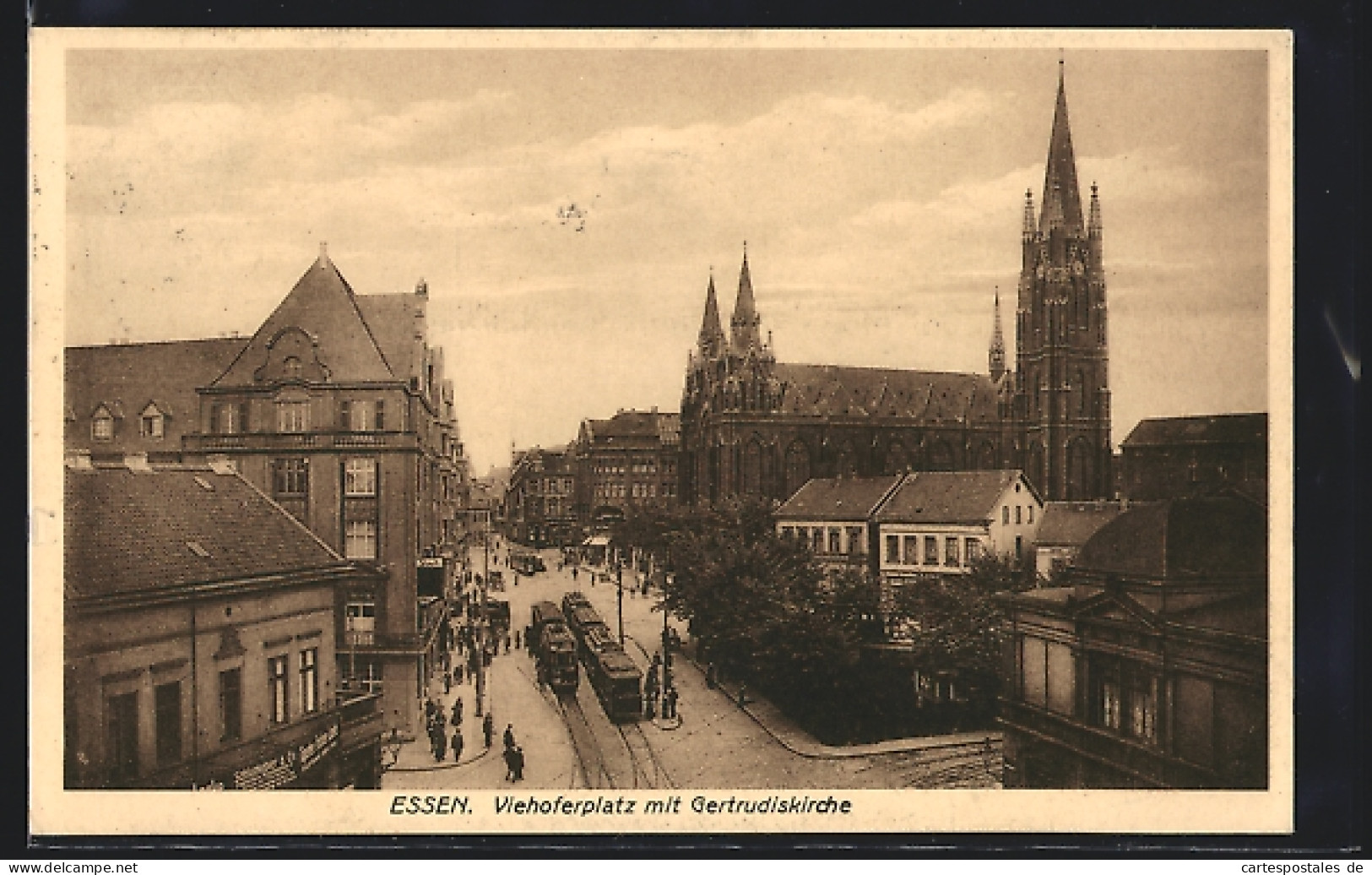 AK Essen, Viehoferplatz Mit Gertrudiskirche Und Strassenbahn  - Strassenbahnen