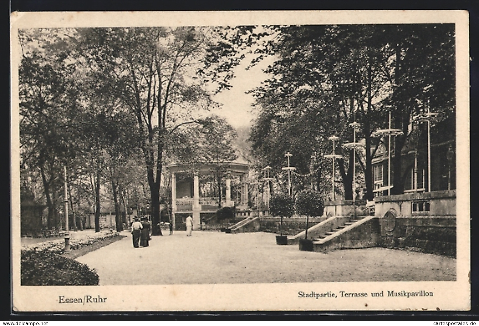 AK Essen /Ruhr, Stadtpartie Mit Terrasse Und Musikpavillon  - Essen