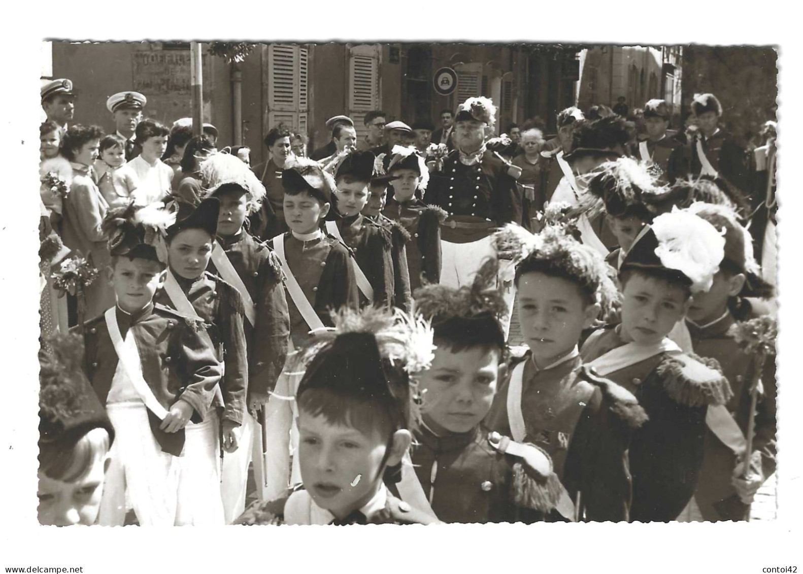 83 SAINT TROPEZ CARTE-PHOTO R.TROUILHET BRAVADES FOLKLORE DEFILE COSTUMES TRADITIONS PROVENCE COTE D'AZUR - Saint-Tropez