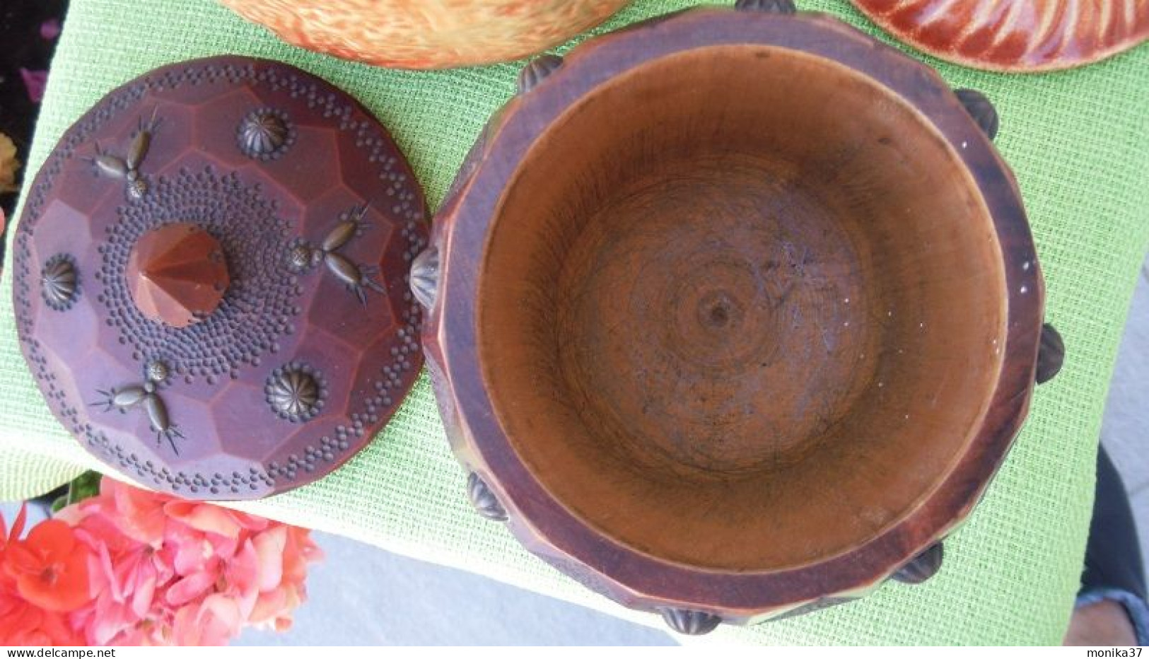 2 POTS A TABAC DIFFERENTS Un En Bois Et L'autre En Grés Et Leurs Couvercles - Cajas Para Tabaco (vacios)