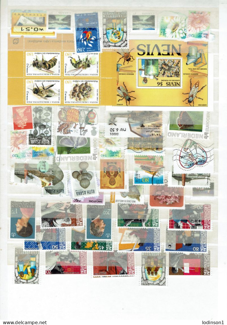 MONDE classeur plus de 1200 timbres(avec carnets/BF) tous thèmes neufs et oblitérés anciens et récents