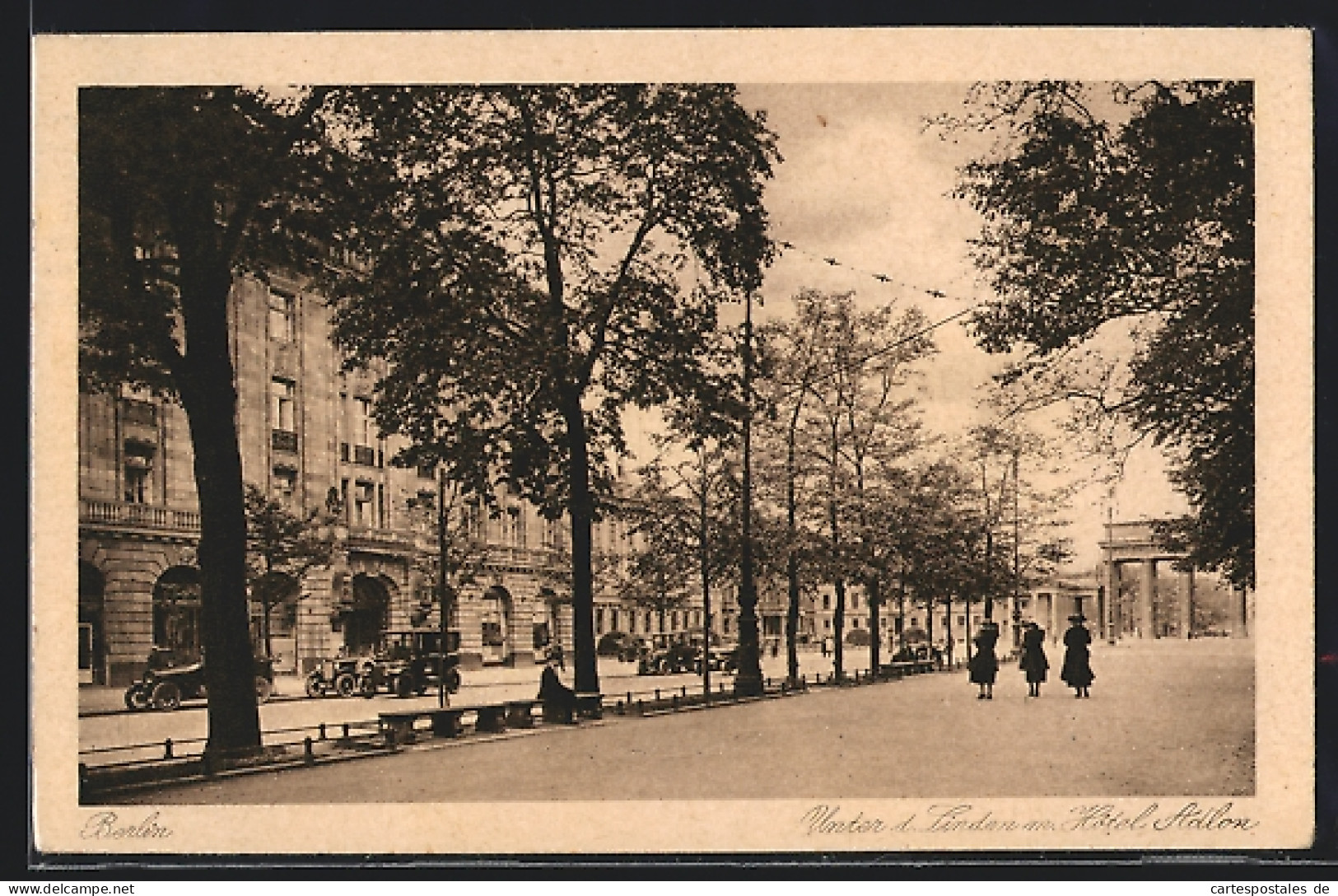 AK Berlin, Hotel Adlon In Der Strasse Unter Den Linden  - Mitte