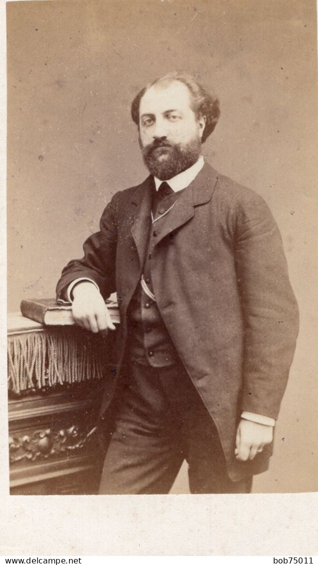 Photo CDV D'un Homme élégant Posant Dans Un Studio Photo A Lyon - Antiche (ante 1900)