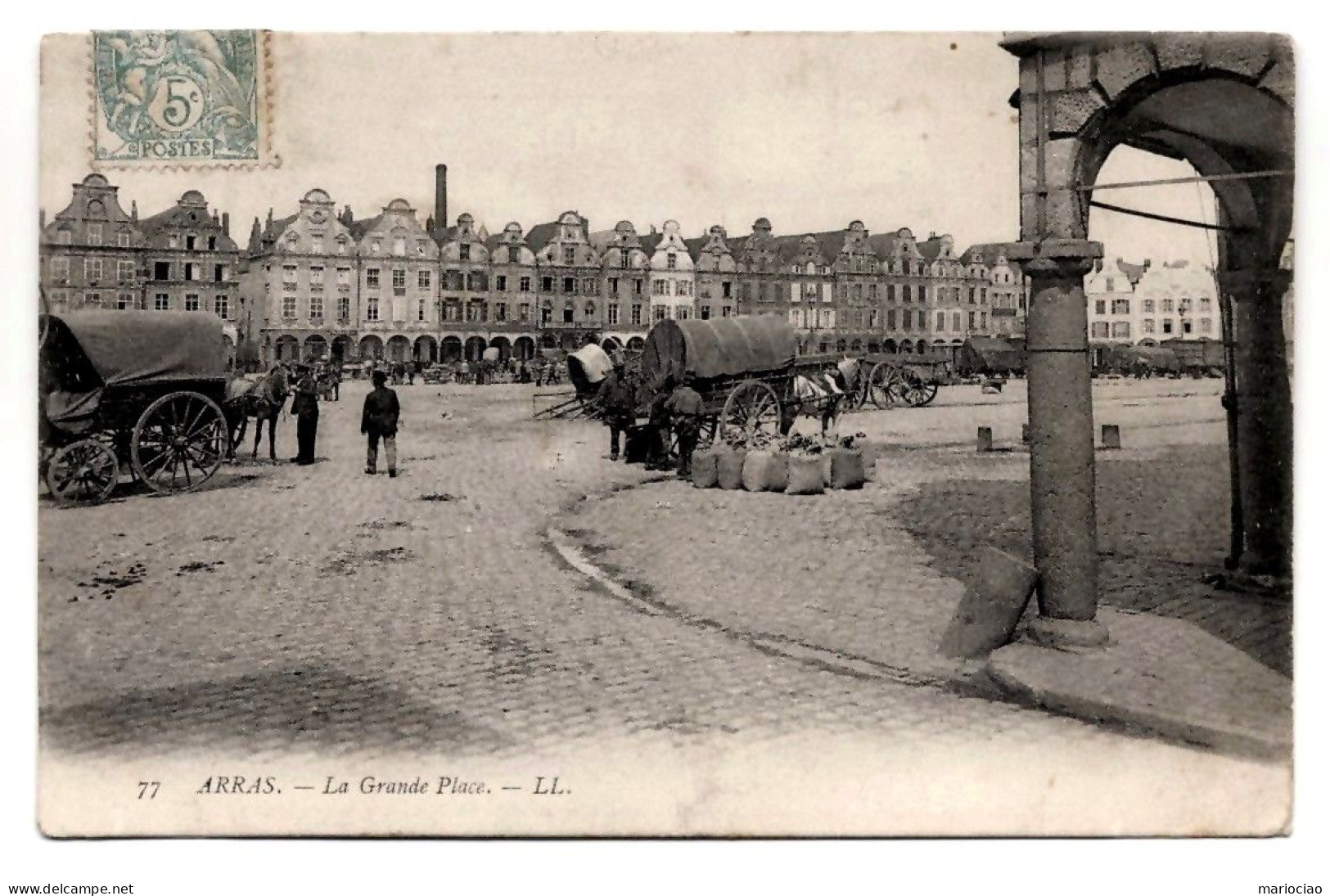 C-FR62000 Arras La Grande Place - Marché - Arras