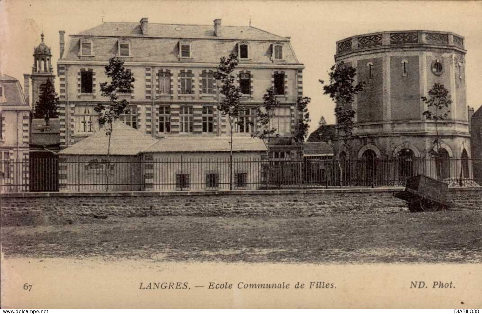 LANGRES   ( HAUTE MARNE )    ECOLE COMMUNALE DE FILLES - Langres